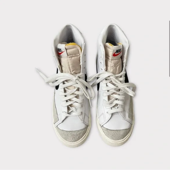 Nike Women’s Blazer Mid 77 - Picture 3 of 8